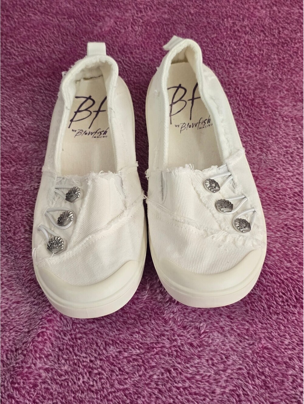 Blowfish Malibu White Canvas Slip-On Shoes with Shell Button Detail size 8.5